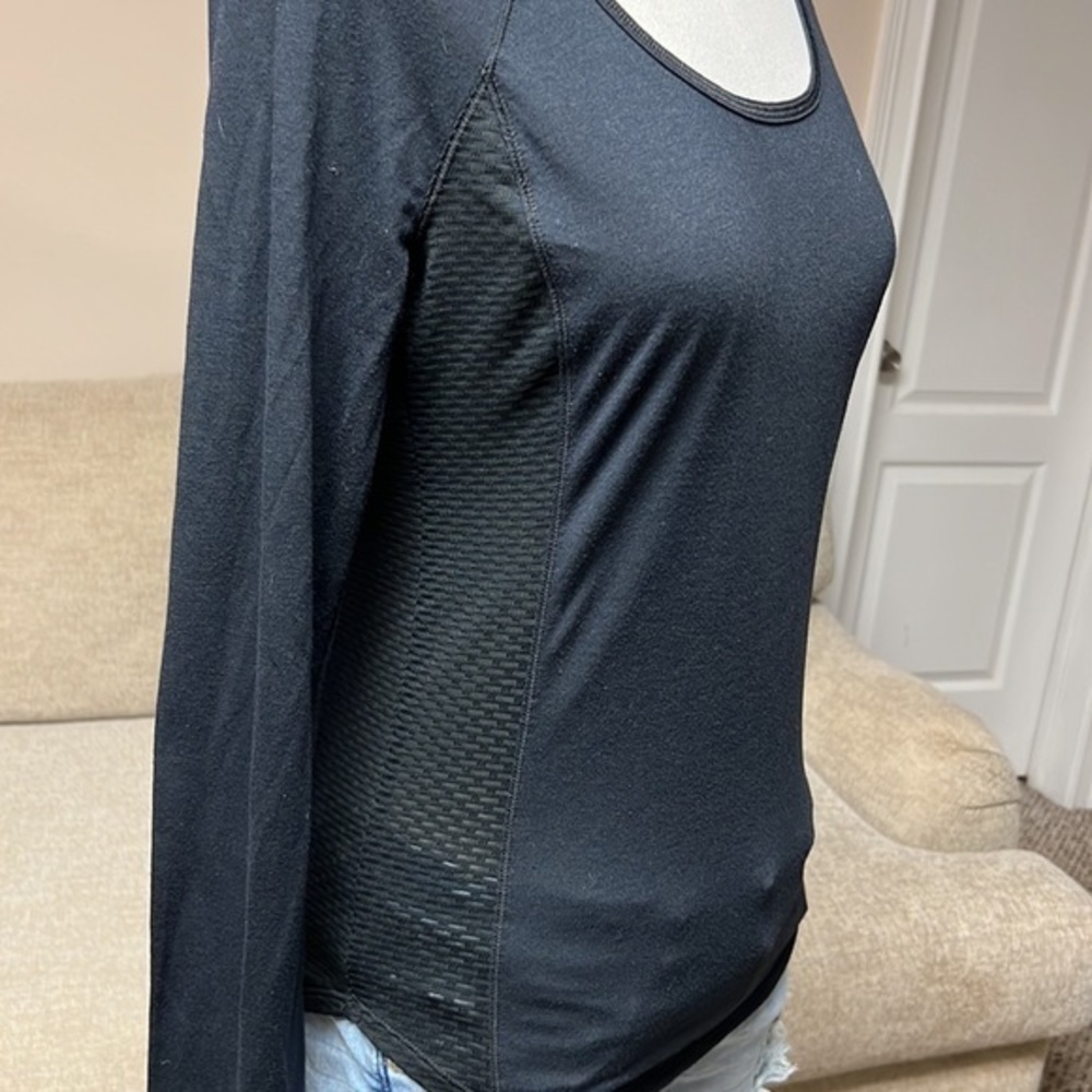 Under Armour‎ - Picture 2 of 8